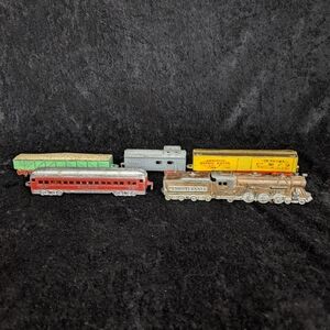 Vintage Tootsie Toy USA Metal Train Cars Pennsylvania Railroad Sand & passenger